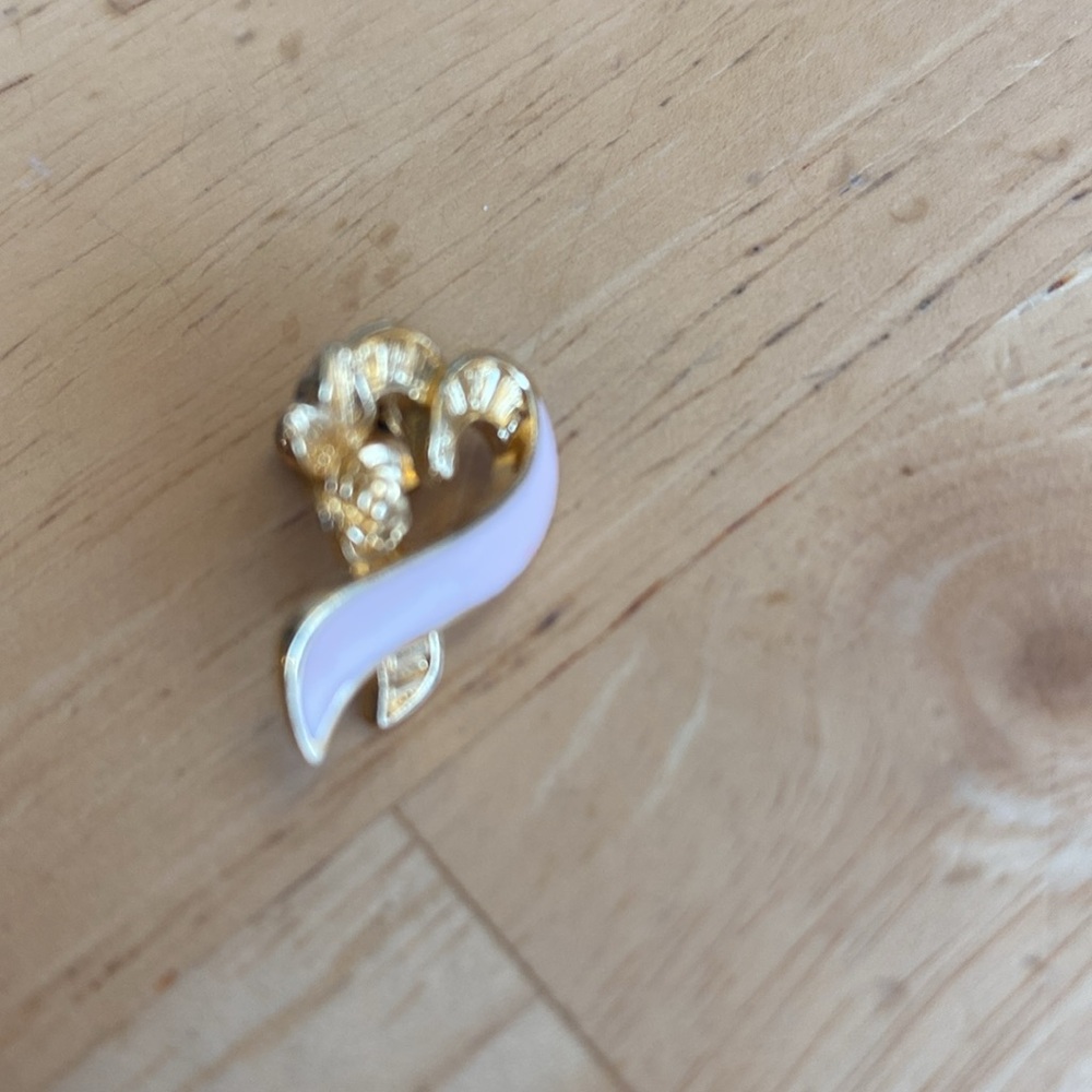 Avon goldtone pink enamel ribbon heart pin. Breast cancer awareness. About 3/4in